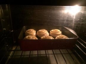 预热烤箱至180度，放进去烤15分钟左右即可