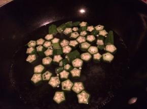 用热水焯一分钟后取出备用