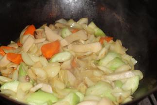 翻炒一下即可起锅，如果不够咸，加适量的盐