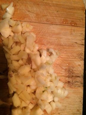 把生姜、蒜切好