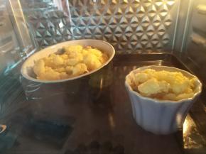 装碗，喜欢的可以加些马苏里拉奶酪一起烤。150°15分钟（这一步要看自家烤箱的温度，看到奶酪微微发焦就OK了）