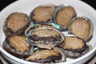 上面码上鲍鱼肉