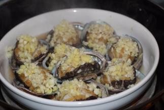 撒上生姜蒜泥沫