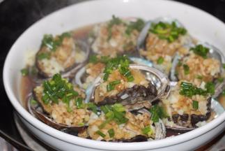 进锅蒸熟，撒上香葱