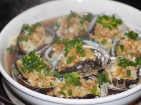 进锅蒸熟，撒上香葱