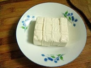 切小块或片，放入盘中。