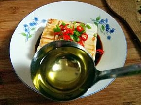 淋上热油即可。