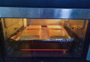 烤箱预热，160度8分钟