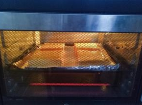 烤箱预热，160度8分钟