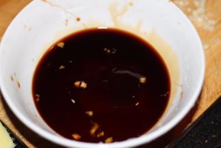 加入生抽中，即可用来醮海螺吃