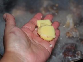 加入生姜片
