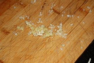 生姜、大蒜切碎
