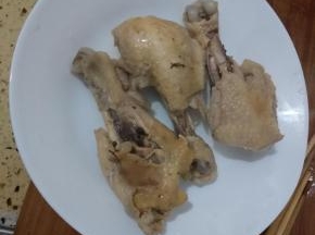 捞出淋去汤汁