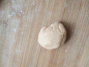 这个是加了胡萝卜的黄色面团