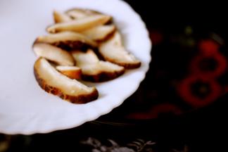 再煮一分钟后放入切好的花菇