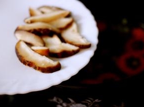 再煮一分钟后放入切好的花菇