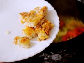 最后加入煎好的鳕鱼、搅拌均匀即可关火