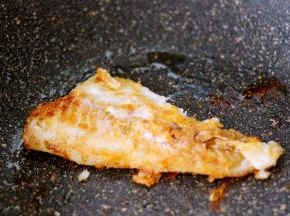 直至两面金黄即可关火