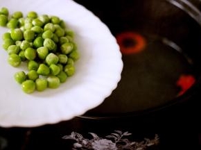 1分钟后放入青豆