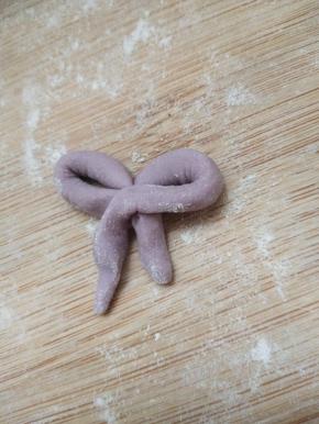 做个紫色的蝴蝶结