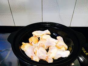 将鸡翅根码上去