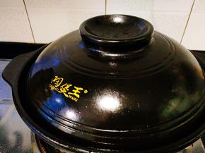 转小火焖15分钟，盖上盖子