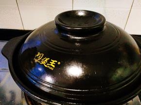 转小火焖15分钟，盖上盖子