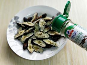 加入胡椒粉。