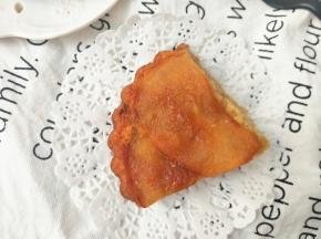 出炉后立刻脱模具，放在晾网上晾凉后密封保存。放两三天，回油后口感更佳。