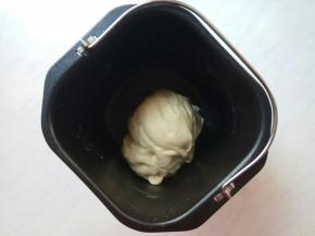 揉好的面，能拉出厚而弹性的膜即可。