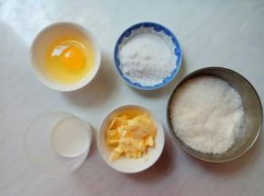 准备椰蓉馅原料。