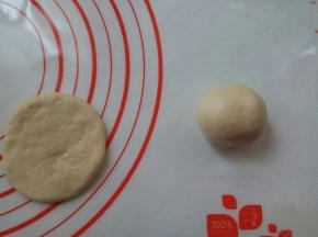 收口朝下。