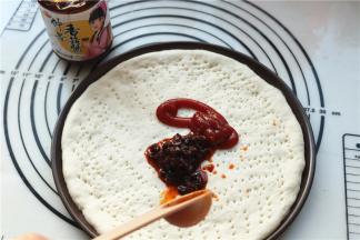 香菇酱和番茄酱1：1的比例混合。