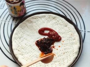 香菇酱和番茄酱1：1的比例混合。