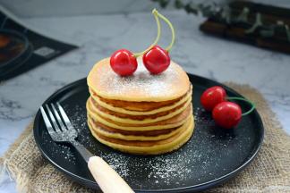 也可以撒上糖粉或淋上蜂蜜或淋上酸奶吃…