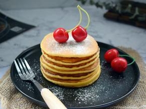 也可以撒上糖粉或淋上蜂蜜或淋上酸奶吃…