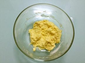 搅拌至无干粉类