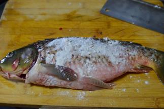 两面蘸一层面粉