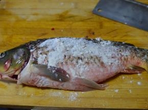 两面蘸一层面粉