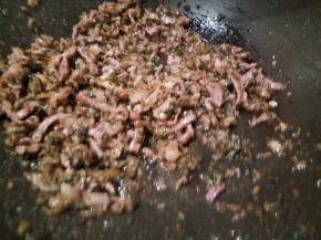 加点白糖，鸡精调味，起锅备用