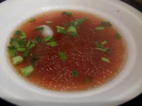 放煮面的原汤，撒点葱花