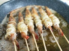 炸至表面金黄即可。