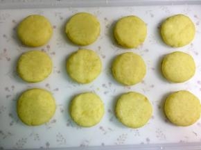 把12个土豆饼全部包好。