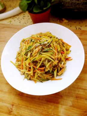 炒匀后入盘上桌