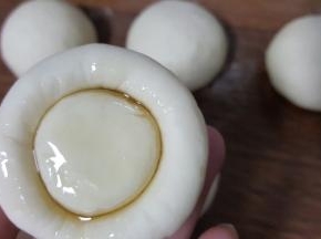 11．将底部整形平整。