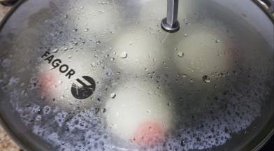 13．二次发酵结束，水开后大火蒸13分钟。