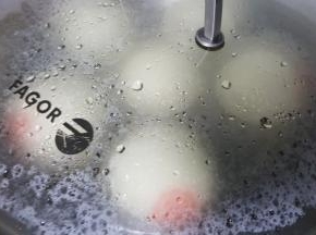 13．二次发酵结束，水开后大火蒸13分钟。