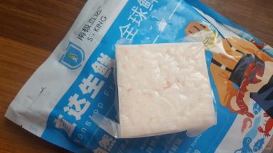 1．把磷虾解冻。