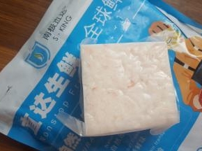 1．把磷虾解冻。