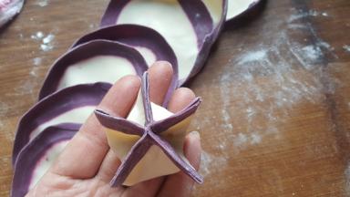 13．捏出如上图所示的五角形状。